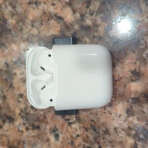 🎧 Apple AirPods (2nd Generation)